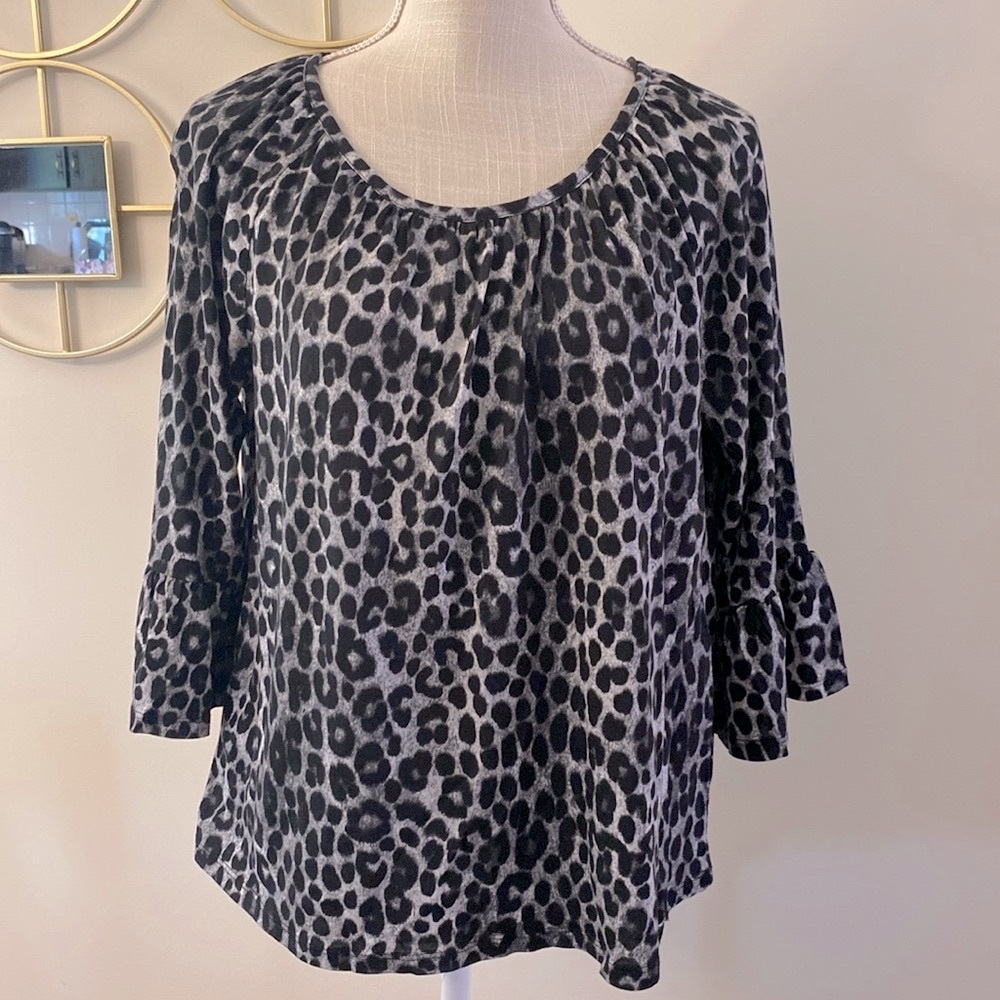 Michael Kors woman’s black white snow leopard scoop neck logo ruffle sleeve M